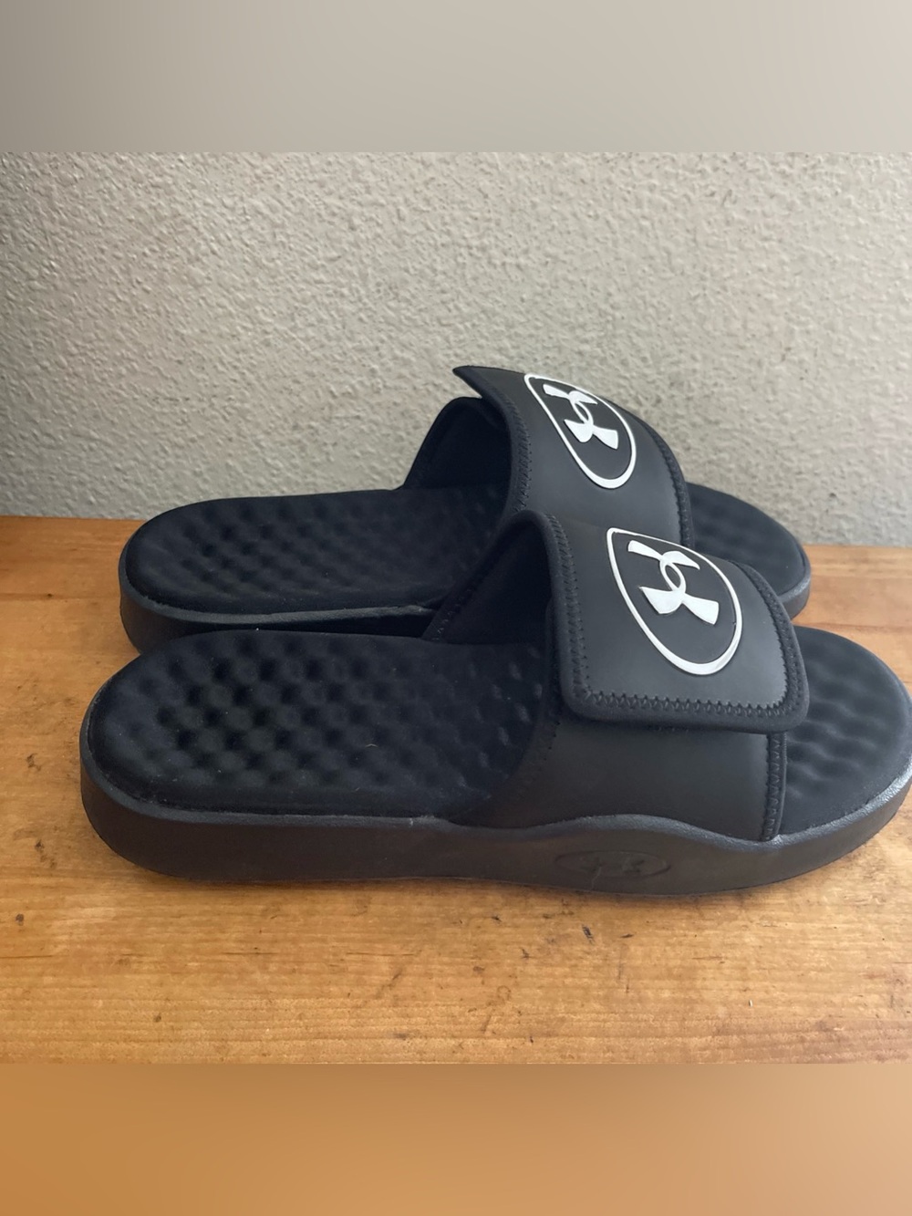 Under Armour UA Black / White Ignite Pro 8 Sandal Slides Size 8